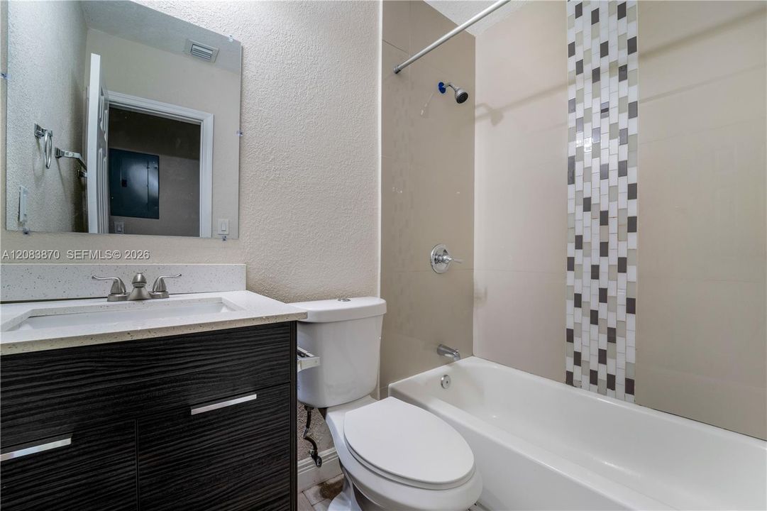 For Rent: $1,500 (2 beds, 1 baths, 2079 Square Feet)