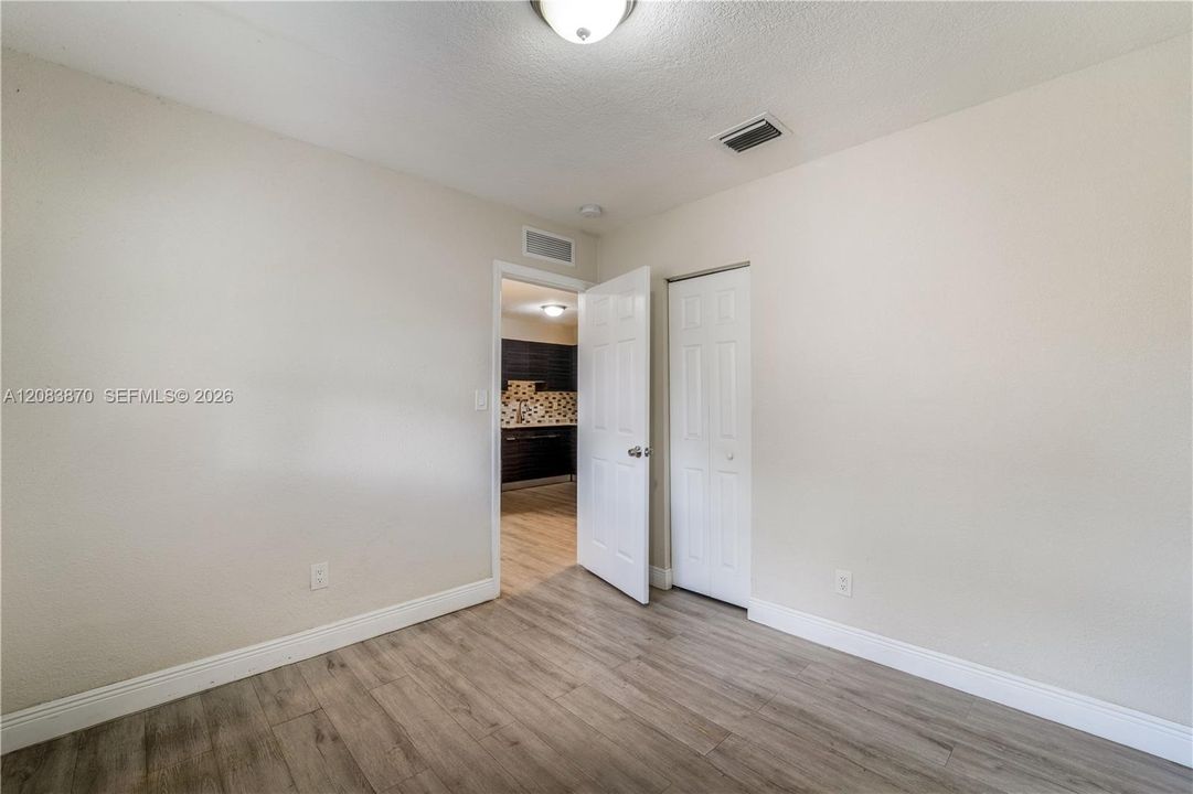 For Rent: $1,500 (2 beds, 1 baths, 2079 Square Feet)