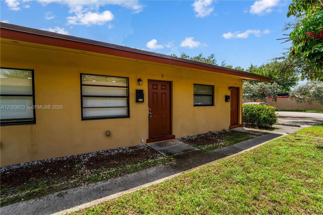For Rent: $1,500 (2 beds, 1 baths, 2079 Square Feet)