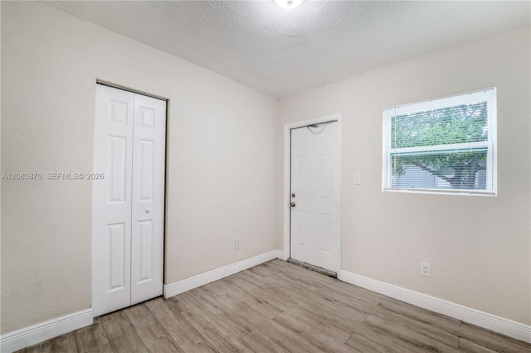 For Rent: $1,500 (2 beds, 1 baths, 2079 Square Feet)