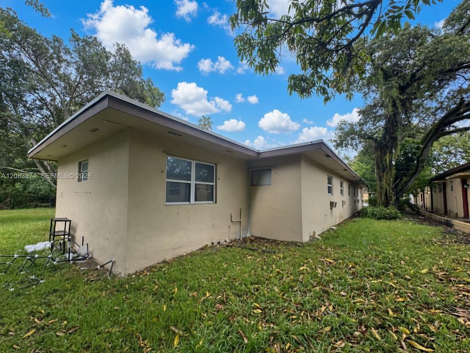 For Rent: $3,500 (9 beds, 3 baths, 3187 Square Feet)