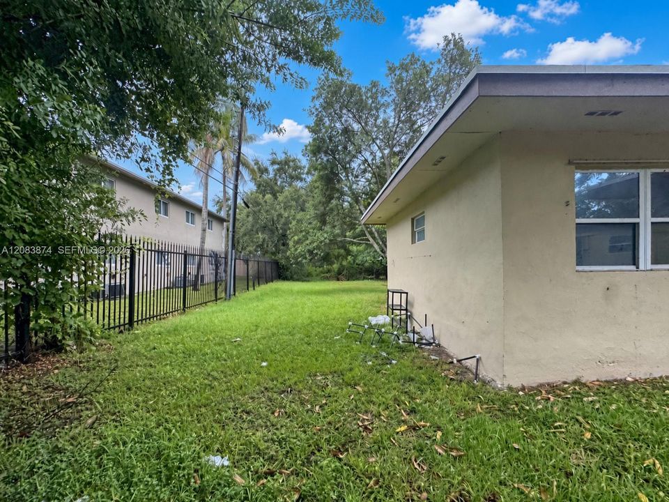 For Rent: $3,500 (9 beds, 3 baths, 3187 Square Feet)