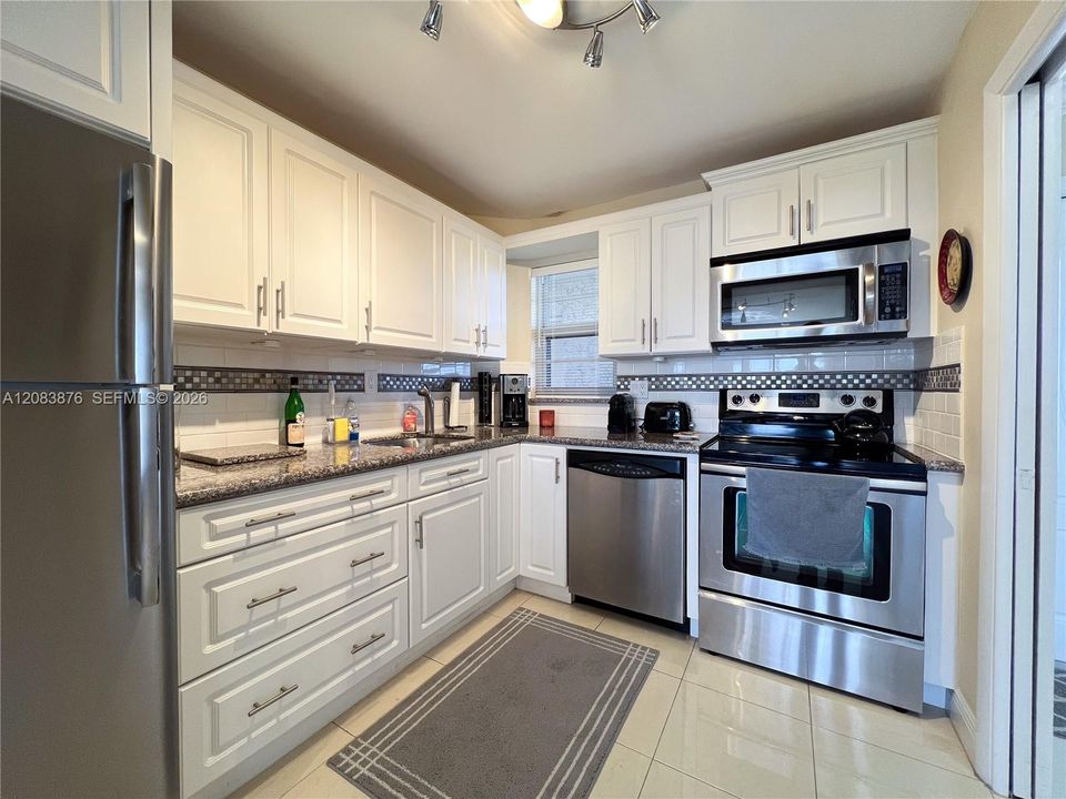 For Rent: $1,650 (1 beds, 1 baths, 800 Square Feet)