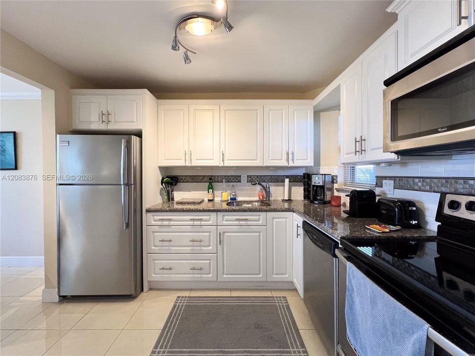 For Rent: $1,650 (1 beds, 1 baths, 800 Square Feet)
