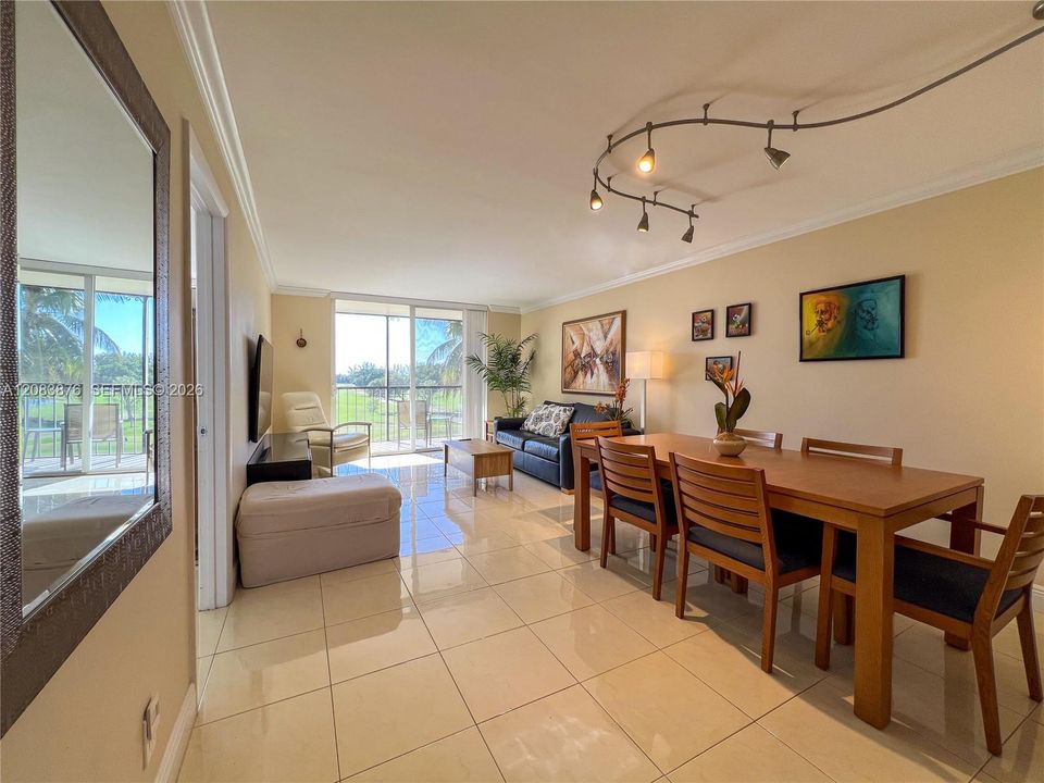 For Rent: $1,650 (1 beds, 1 baths, 800 Square Feet)
