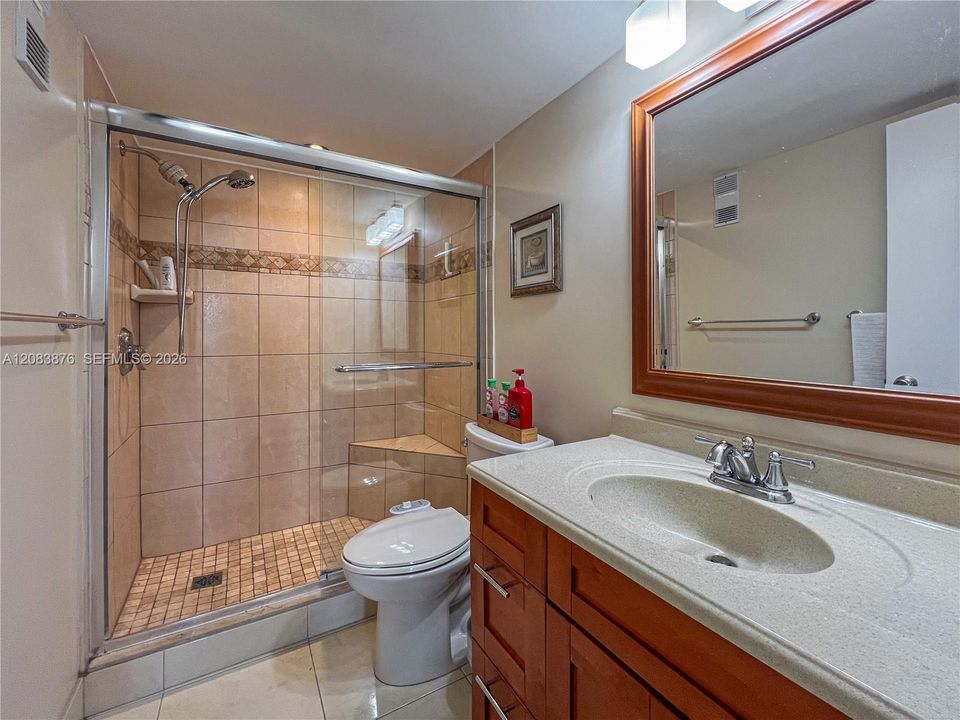 For Rent: $1,650 (1 beds, 1 baths, 800 Square Feet)