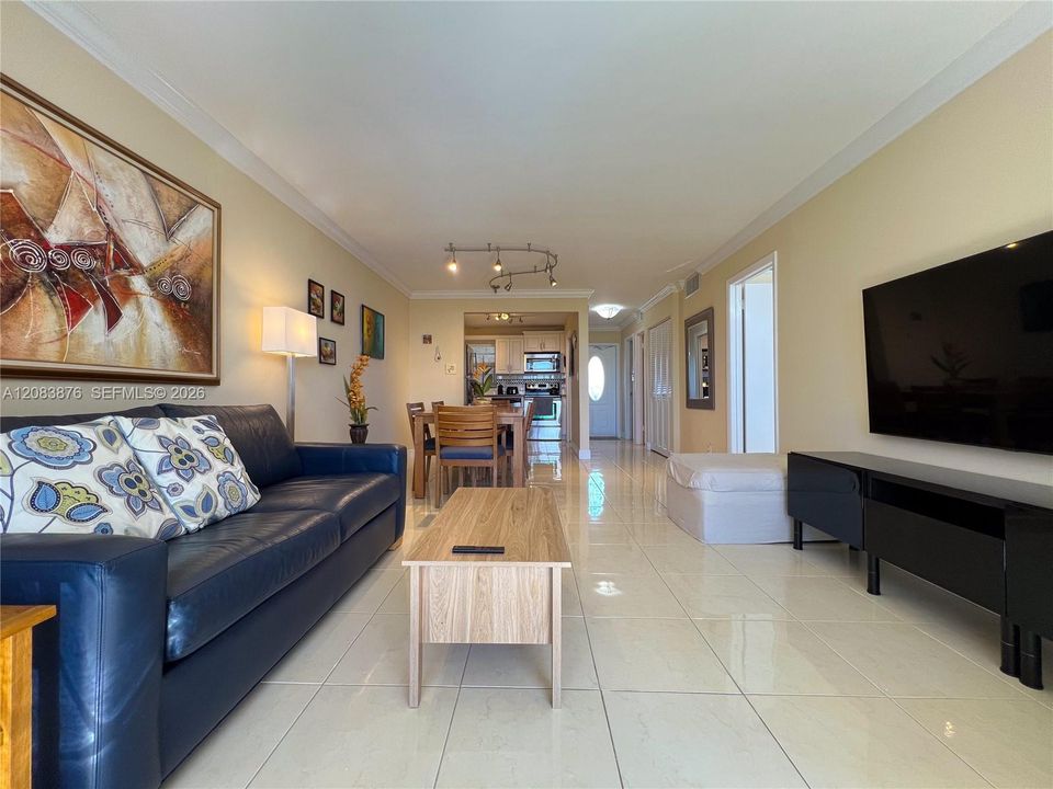 For Rent: $1,650 (1 beds, 1 baths, 800 Square Feet)