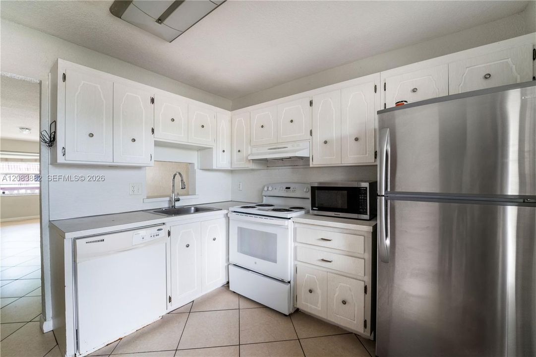 For Rent: $2,300 (2 beds, 1 baths, 1000 Square Feet)