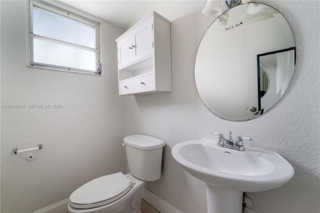 For Rent: $2,300 (2 beds, 1 baths, 1000 Square Feet)