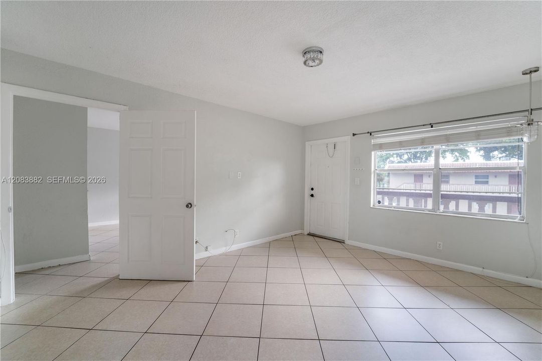 For Rent: $2,300 (2 beds, 1 baths, 1000 Square Feet)