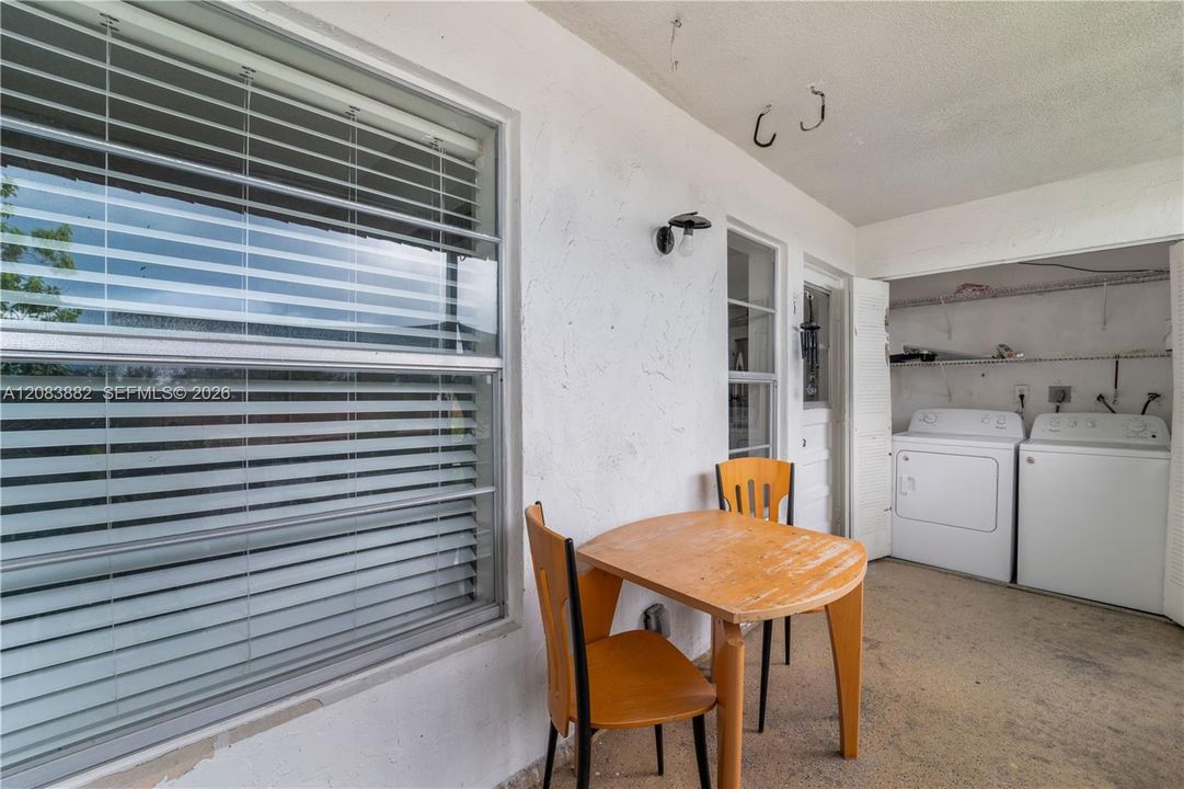 For Rent: $2,300 (2 beds, 1 baths, 1000 Square Feet)