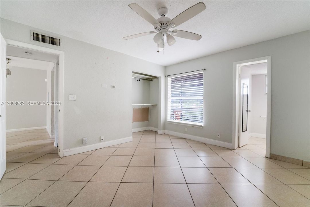 For Rent: $2,300 (2 beds, 1 baths, 1000 Square Feet)