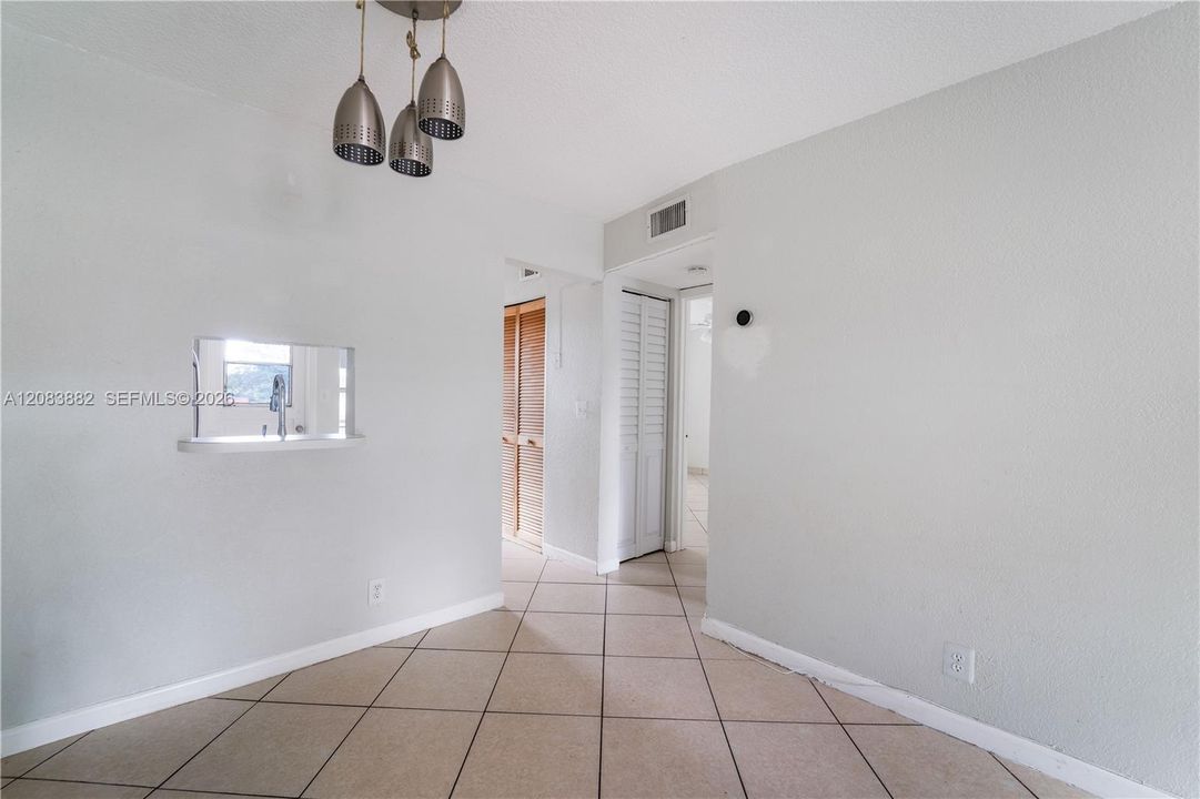 For Rent: $2,300 (2 beds, 1 baths, 1000 Square Feet)