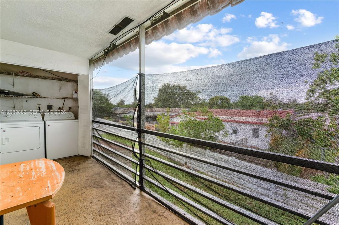 For Rent: $2,300 (2 beds, 1 baths, 1000 Square Feet)