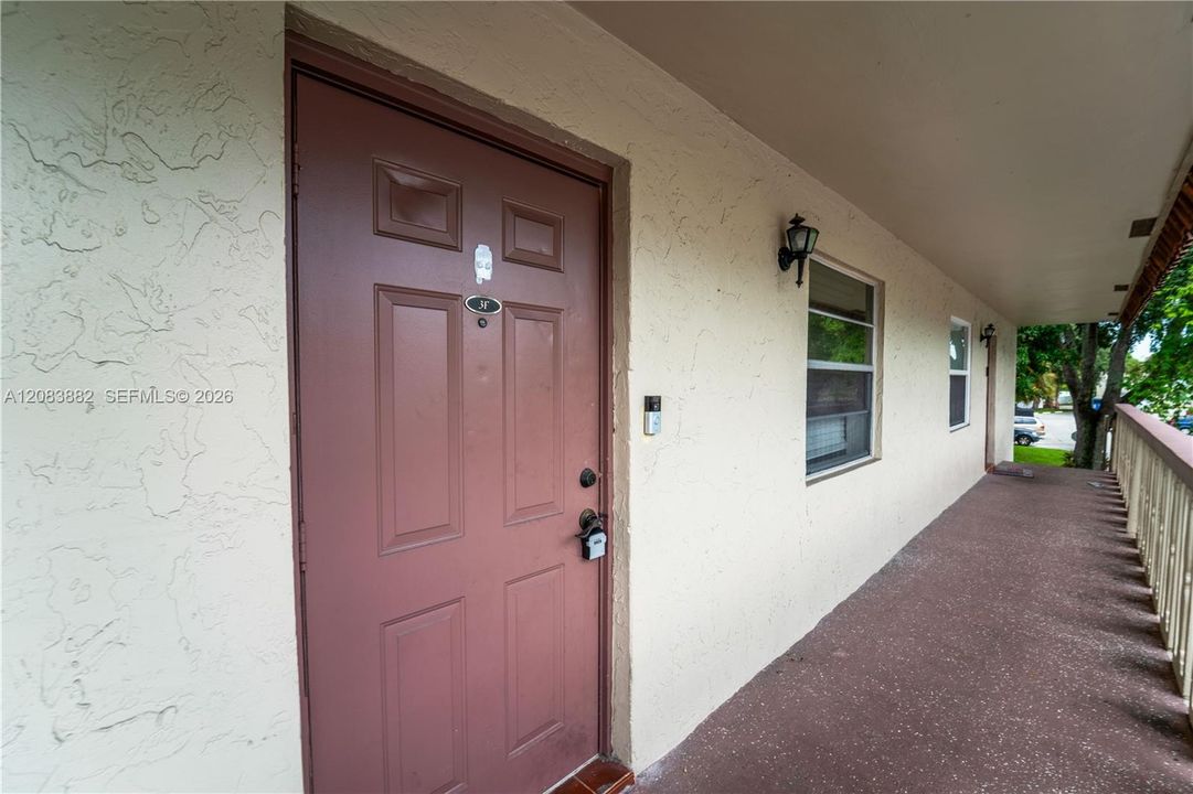 For Rent: $2,300 (2 beds, 1 baths, 1000 Square Feet)