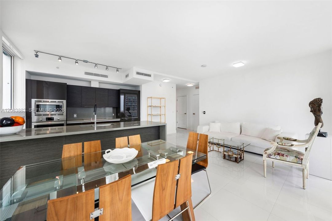 В аренду: $5,600 (2 спален, 2 ванн, 1134 Квадратных фут)