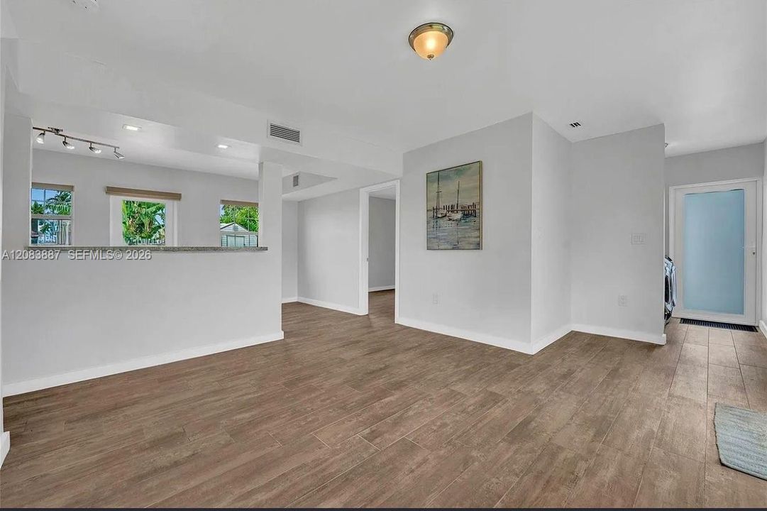 На продажу: $869,999 (4 спален, 2 ванн, 1058 Квадратных фут)