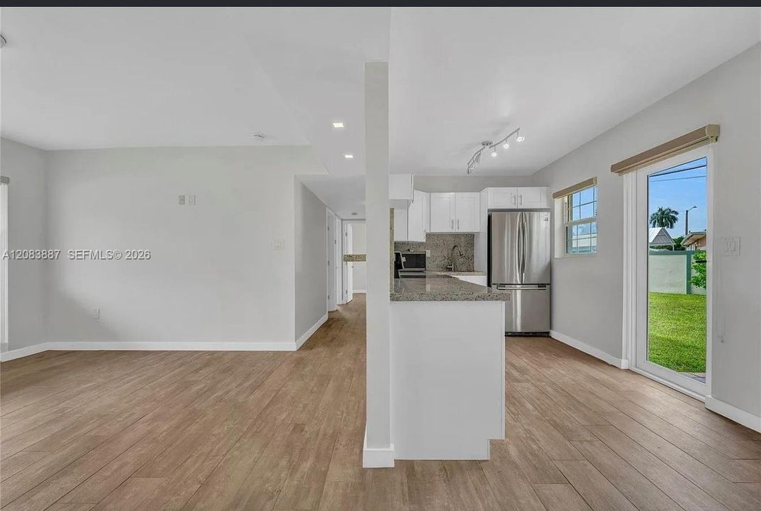 На продажу: $869,999 (4 спален, 2 ванн, 1058 Квадратных фут)