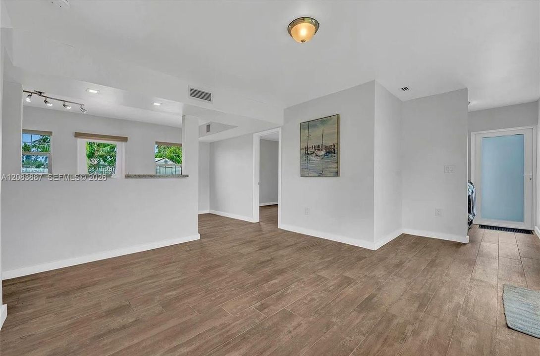 На продажу: $869,999 (4 спален, 2 ванн, 1058 Квадратных фут)