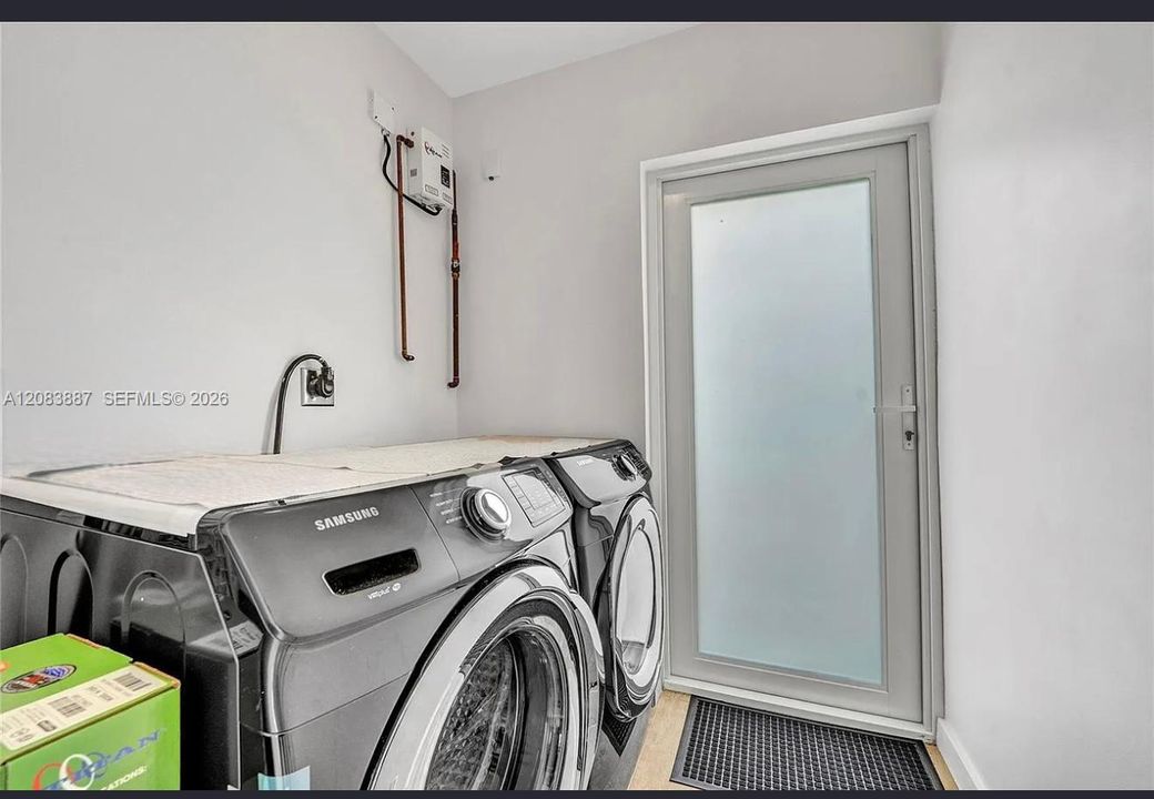 На продажу: $869,999 (4 спален, 2 ванн, 1058 Квадратных фут)