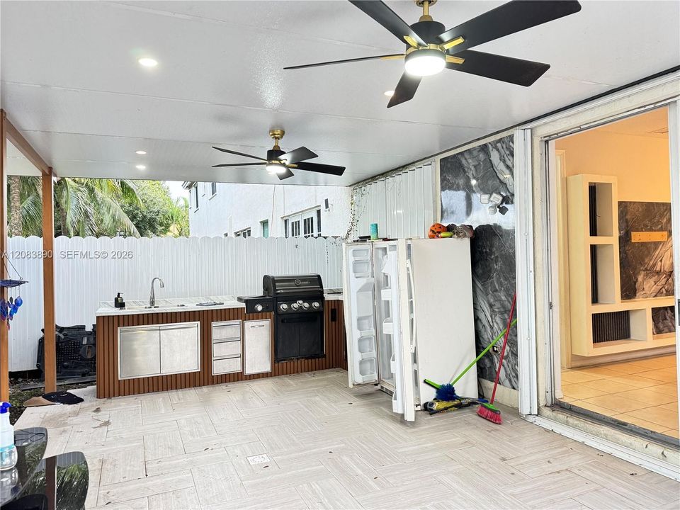 For Sale: $249,000 (2 beds, 2 baths, 1046 Square Feet)