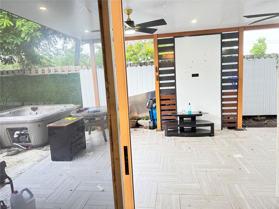 For Sale: $249,000 (2 beds, 2 baths, 1046 Square Feet)