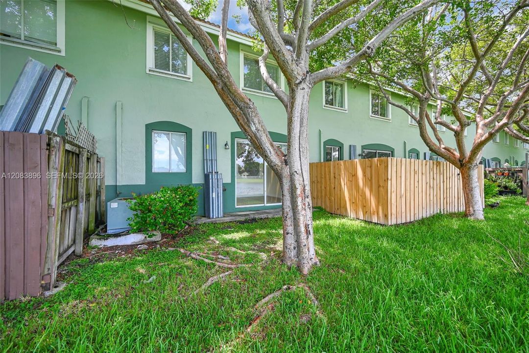 For Sale: $255,000 (3 beds, 2 baths, 1302 Square Feet)