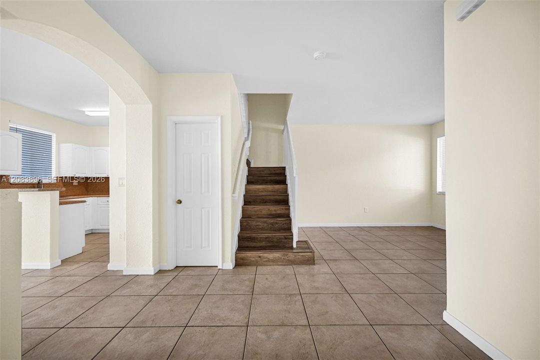 For Sale: $255,000 (3 beds, 2 baths, 1302 Square Feet)