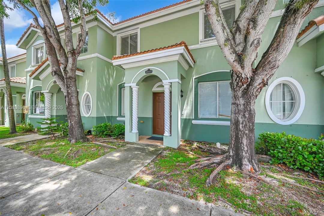 For Sale: $255,000 (3 beds, 2 baths, 1302 Square Feet)