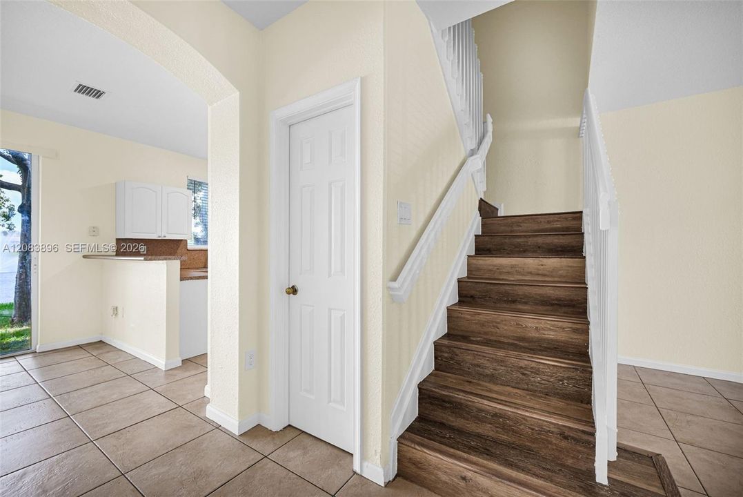 For Sale: $255,000 (3 beds, 2 baths, 1302 Square Feet)