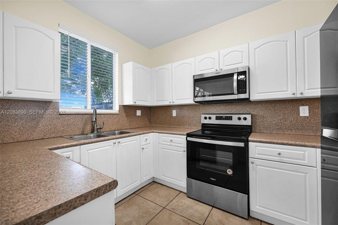 For Sale: $255,000 (3 beds, 2 baths, 1302 Square Feet)