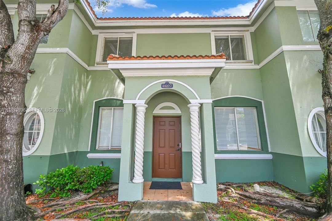 For Sale: $255,000 (3 beds, 2 baths, 1302 Square Feet)