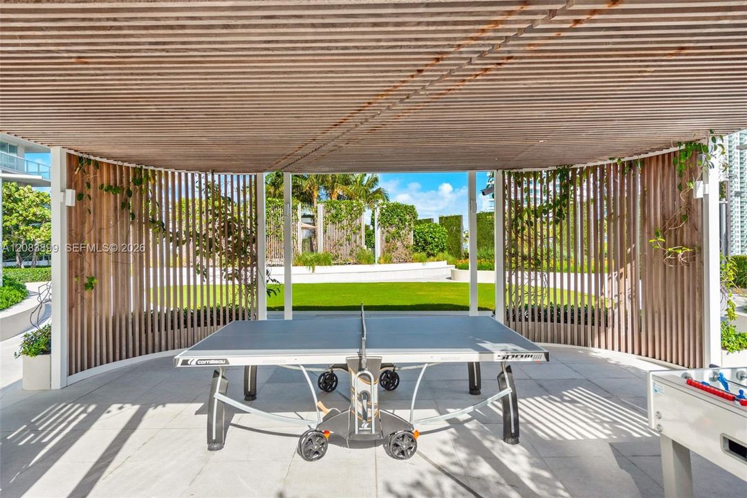 For Sale: $995,000 (1 beds, 1 baths, 851 Square Feet)