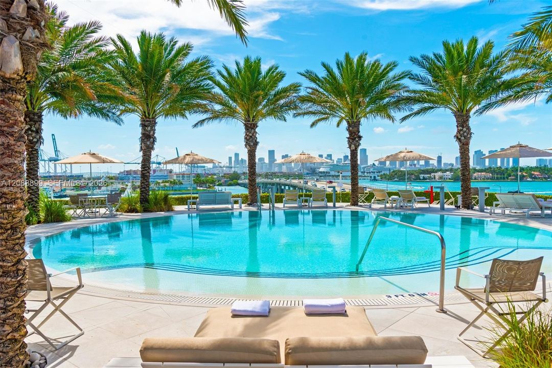 For Sale: $995,000 (1 beds, 1 baths, 851 Square Feet)