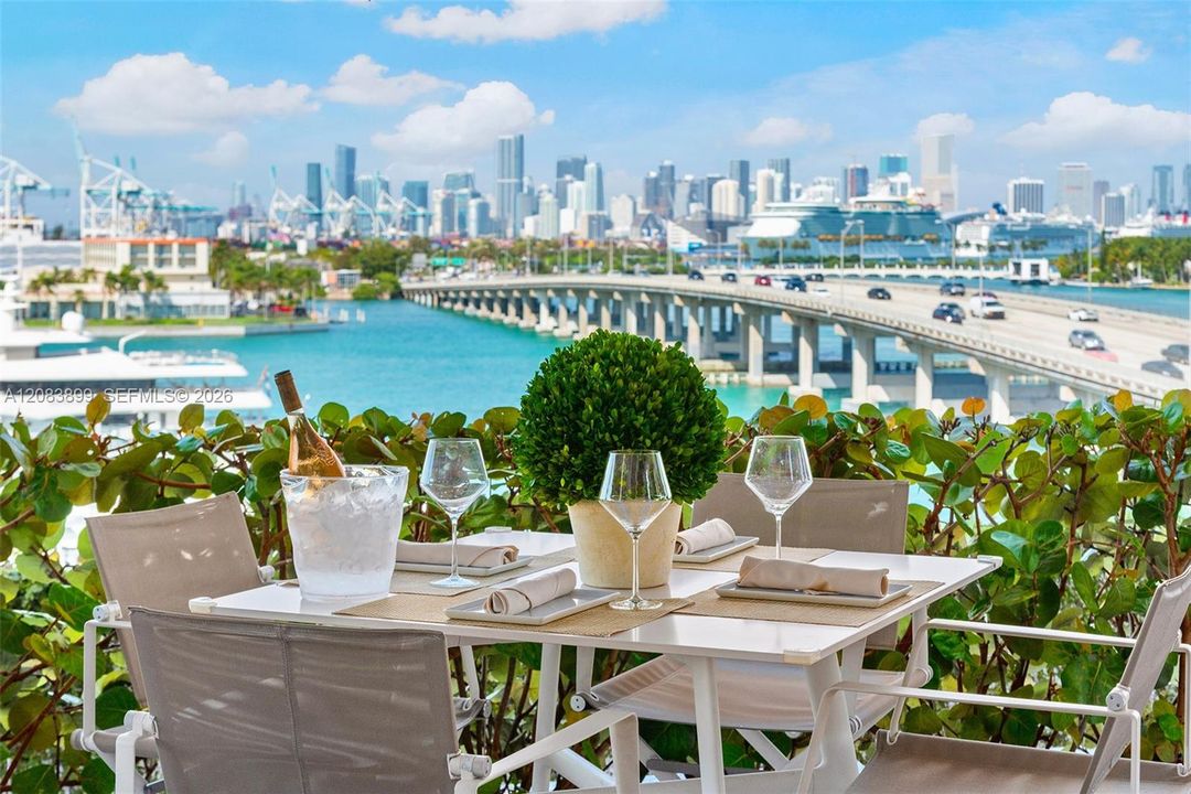 For Sale: $995,000 (1 beds, 1 baths, 851 Square Feet)