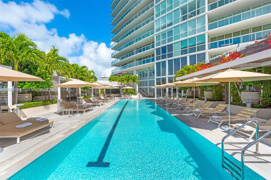 For Sale: $995,000 (1 beds, 1 baths, 851 Square Feet)