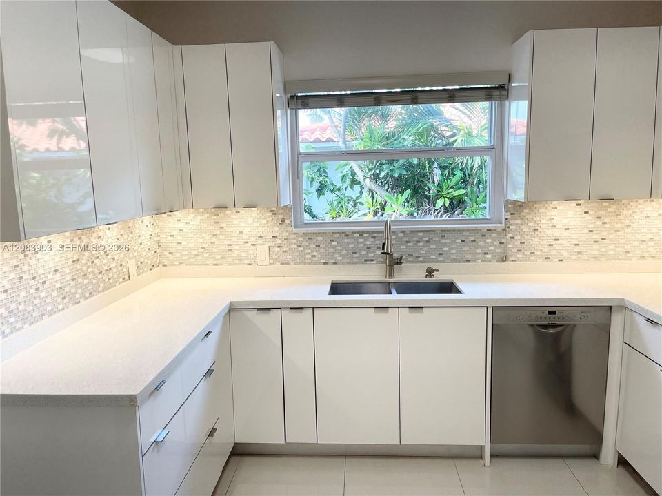 For Rent: $13,750 (3 beds, 4 baths, 2873 Square Feet)