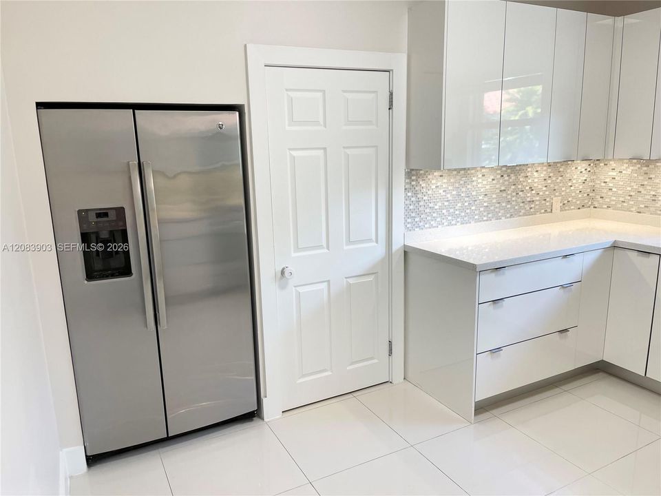 For Rent: $13,750 (3 beds, 4 baths, 2873 Square Feet)