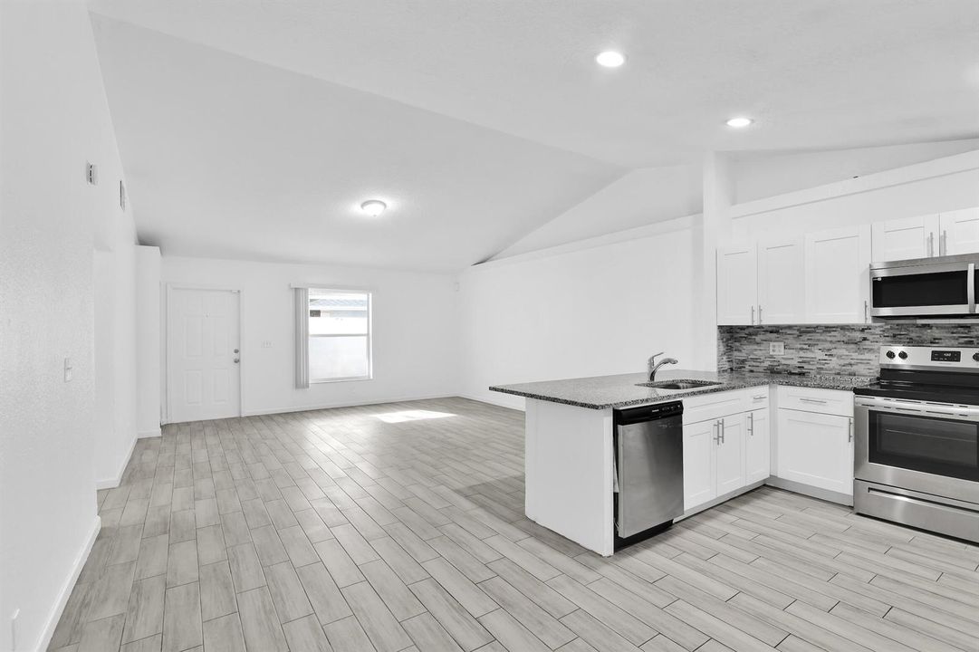 13900 Folkestone Cir, Wellington -12