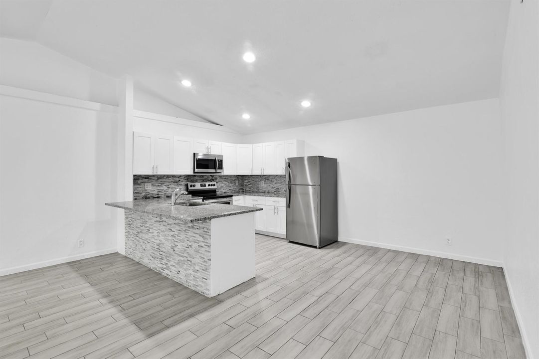 13900 Folkestone Cir, Wellington -11