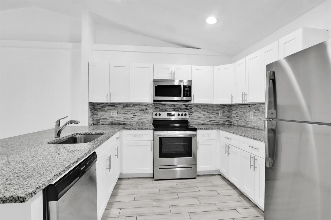 13900 Folkestone Cir, Wellington -14