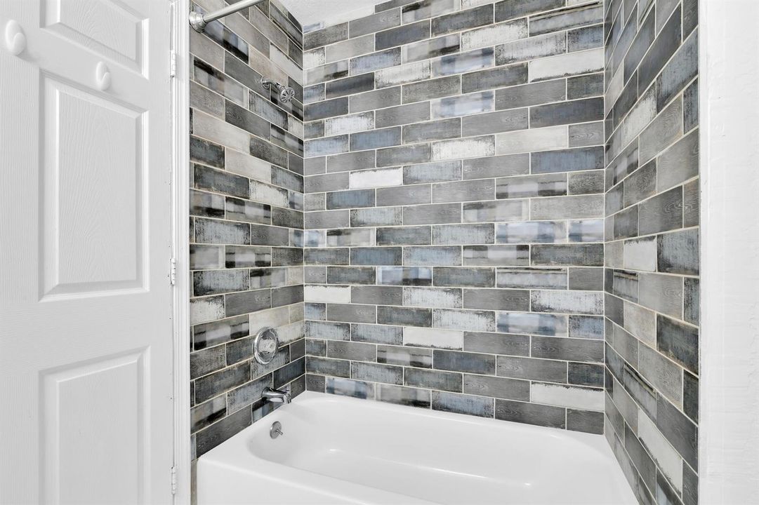 13900 Folkestone Cir, Wellington -27