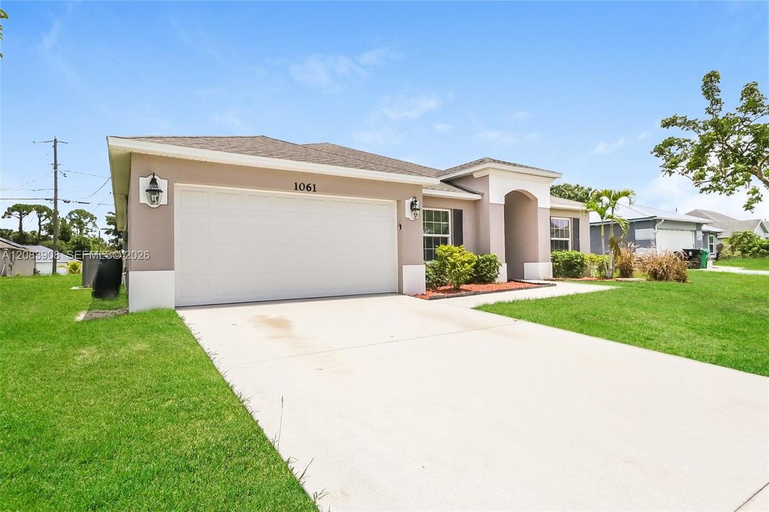 For Rent: $2,590 (4 beds, 2 baths, 2106 Square Feet)