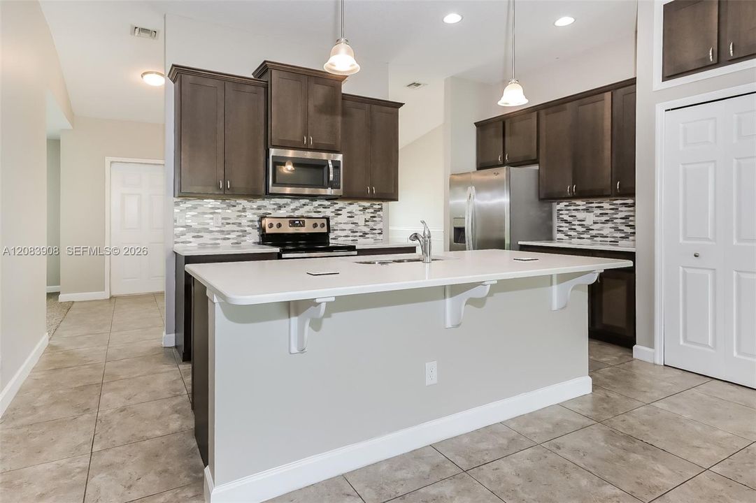 For Rent: $2,590 (4 beds, 2 baths, 2106 Square Feet)