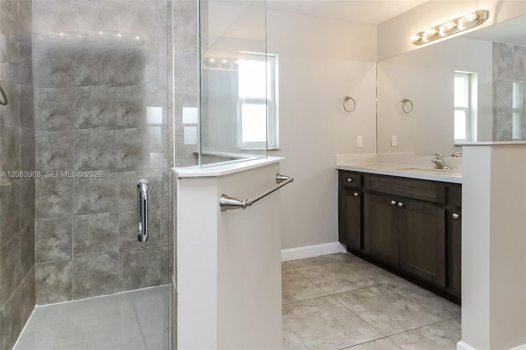 For Rent: $2,590 (4 beds, 2 baths, 2106 Square Feet)