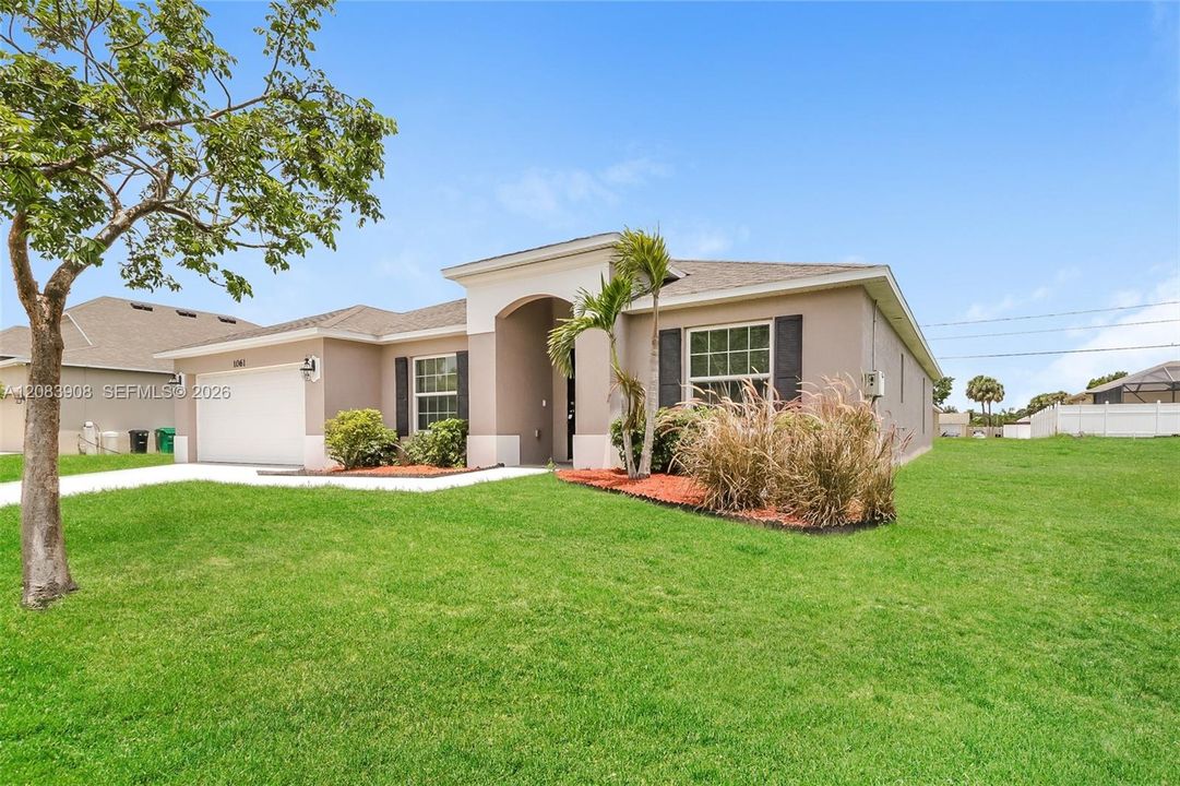 For Rent: $2,590 (4 beds, 2 baths, 2106 Square Feet)