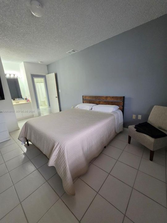En Venta: $339,900 (2 camas, 2 baños, 870 Pies cuadrados)