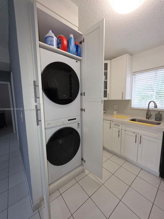 En Venta: $339,900 (2 camas, 2 baños, 870 Pies cuadrados)