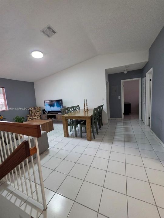 En Venta: $339,900 (2 camas, 2 baños, 870 Pies cuadrados)