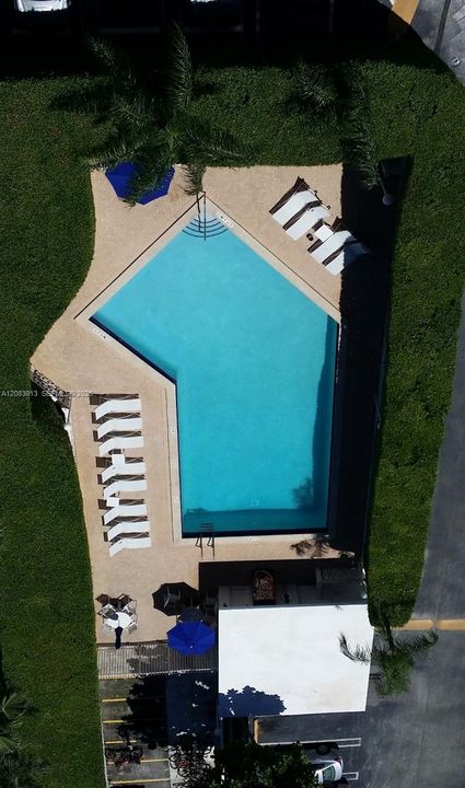 For Rent: $3,200 (2 beds, 2 baths, 940 Square Feet)